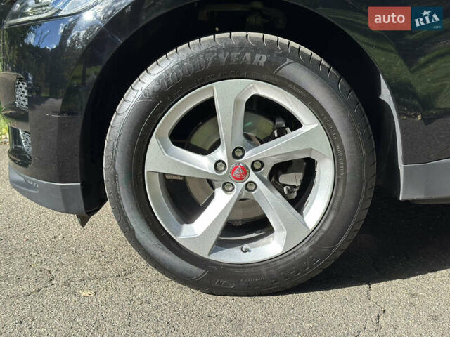 Чорний Ягуар Ф-Пейс, об'ємом двигуна 2 л та пробігом 90 тис. км за 29500 $, фото 7 на Automoto.ua