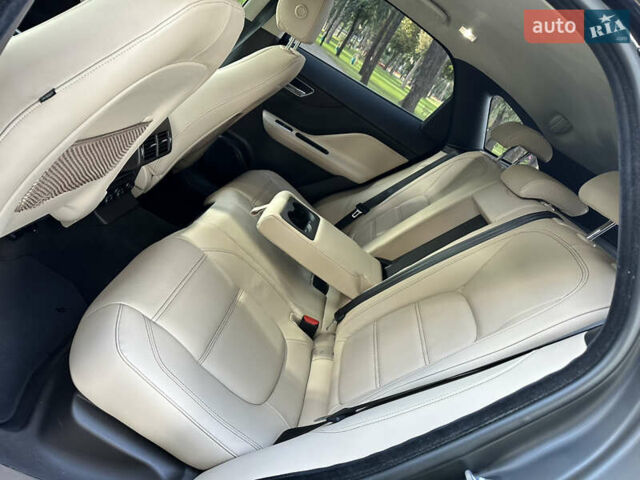 Чорний Ягуар Ф-Пейс, об'ємом двигуна 2 л та пробігом 90 тис. км за 29500 $, фото 20 на Automoto.ua