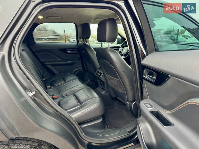 Черный Ягуар Ф-Пейс, объемом двигателя 2 л и пробегом 148 тыс. км за 24800 $, фото 11 на Automoto.ua