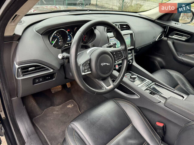 Черный Ягуар Ф-Пейс, объемом двигателя 2 л и пробегом 148 тыс. км за 24800 $, фото 28 на Automoto.ua