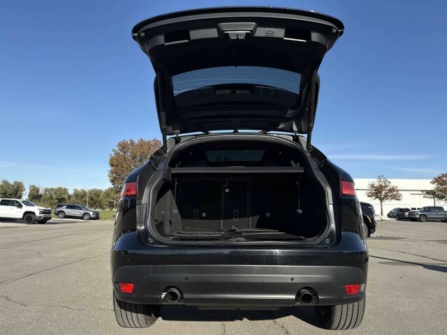 Чорний Ягуар Ф-Пейс, об'ємом двигуна 2 л та пробігом 36 тис. км за 11500 $, фото 15 на Automoto.ua