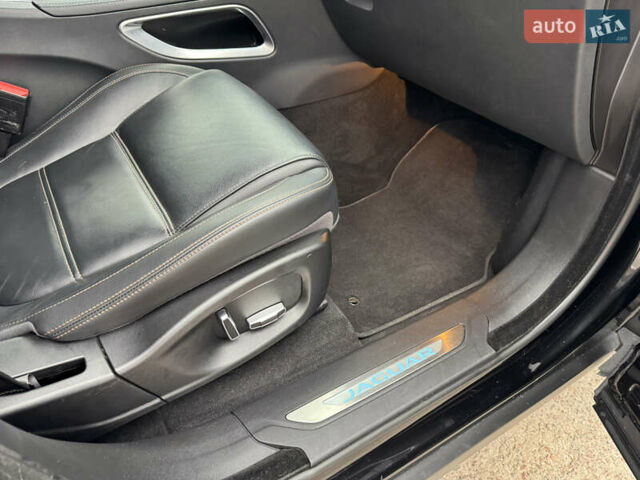 Черный Ягуар Ф-Пейс, объемом двигателя 2 л и пробегом 148 тыс. км за 24800 $, фото 46 на Automoto.ua