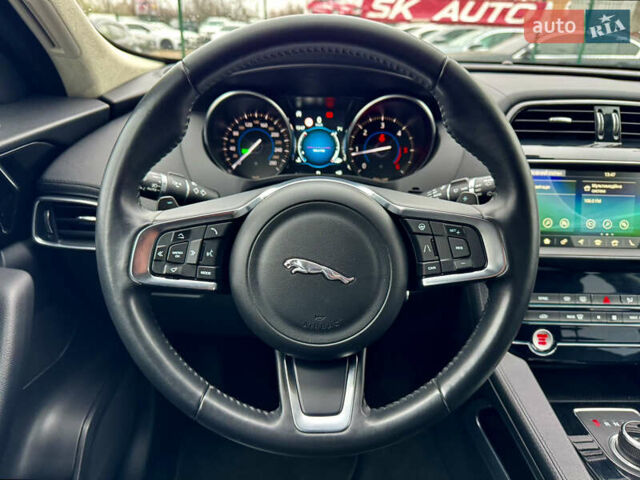 Черный Ягуар Ф-Пейс, объемом двигателя 2 л и пробегом 148 тыс. км за 24800 $, фото 14 на Automoto.ua