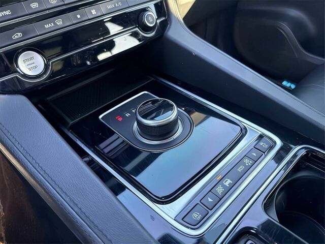 Чорний Ягуар Ф-Пейс, об'ємом двигуна 2 л та пробігом 36 тис. км за 11500 $, фото 11 на Automoto.ua