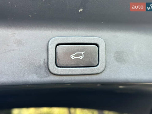 Чорний Ягуар Ф-Пейс, об'ємом двигуна 2 л та пробігом 90 тис. км за 29500 $, фото 31 на Automoto.ua