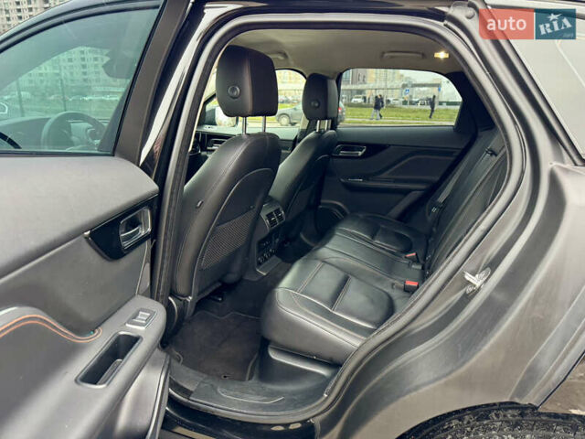 Черный Ягуар Ф-Пейс, объемом двигателя 2 л и пробегом 148 тыс. км за 24800 $, фото 9 на Automoto.ua