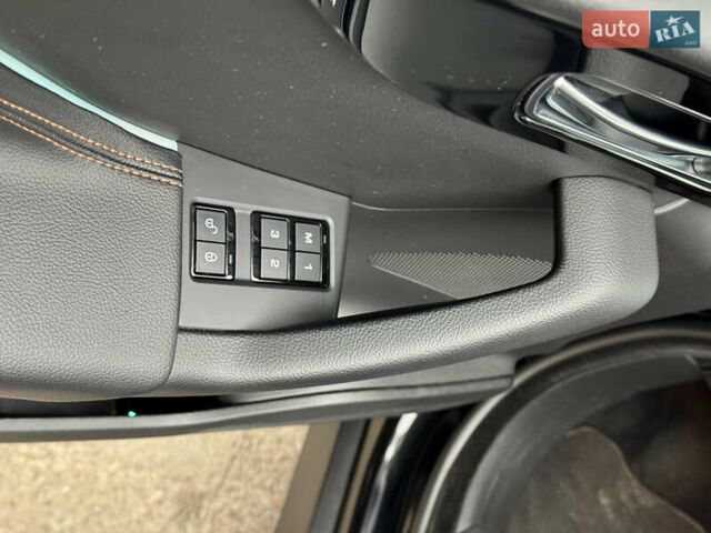 Черный Ягуар Ф-Пейс, объемом двигателя 2 л и пробегом 148 тыс. км за 24800 $, фото 30 на Automoto.ua