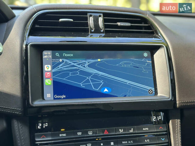 Чорний Ягуар Ф-Пейс, об'ємом двигуна 2 л та пробігом 90 тис. км за 29500 $, фото 38 на Automoto.ua