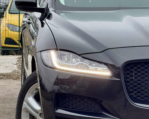 Черный Ягуар Ф-Пейс, объемом двигателя 2 л и пробегом 148 тыс. км за 24800 $, фото 62 на Automoto.ua