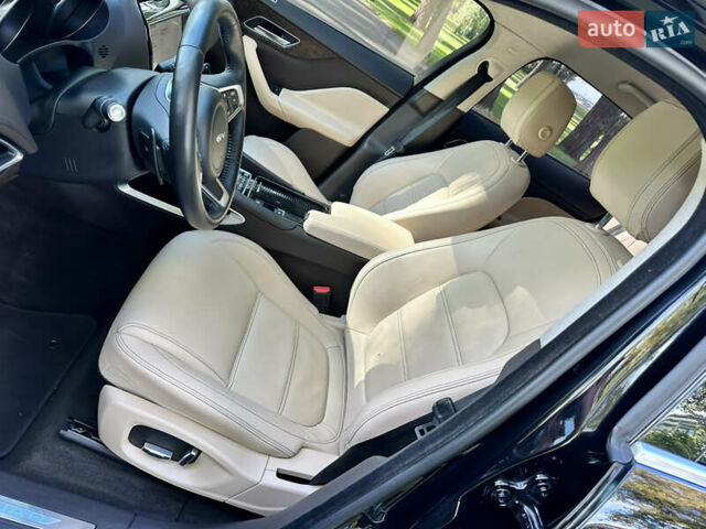 Чорний Ягуар Ф-Пейс, об'ємом двигуна 2 л та пробігом 90 тис. км за 29500 $, фото 16 на Automoto.ua