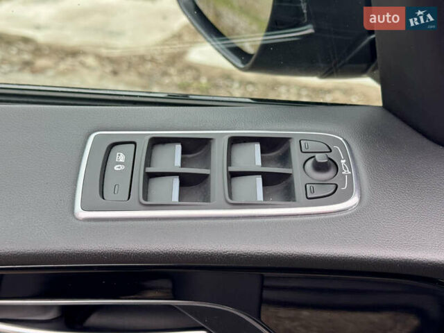 Черный Ягуар Ф-Пейс, объемом двигателя 2 л и пробегом 148 тыс. км за 24800 $, фото 31 на Automoto.ua