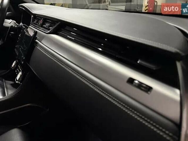 Черный Ягуар Ф-Пейс, объемом двигателя 2 л и пробегом 110 тыс. км за 38000 $, фото 7 на Automoto.ua
