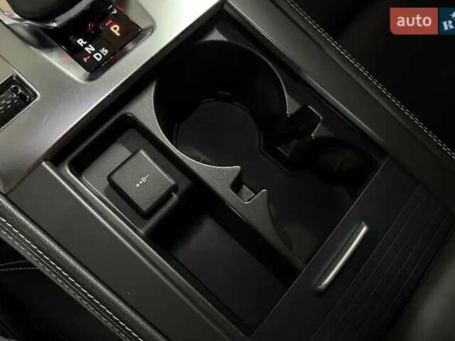 Черный Ягуар Ф-Пейс, объемом двигателя 2 л и пробегом 110 тыс. км за 38000 $, фото 9 на Automoto.ua