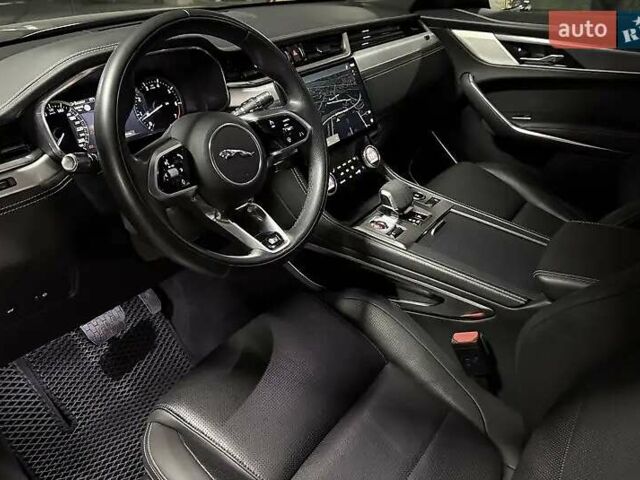 Черный Ягуар Ф-Пейс, объемом двигателя 2 л и пробегом 110 тыс. км за 38000 $, фото 24 на Automoto.ua
