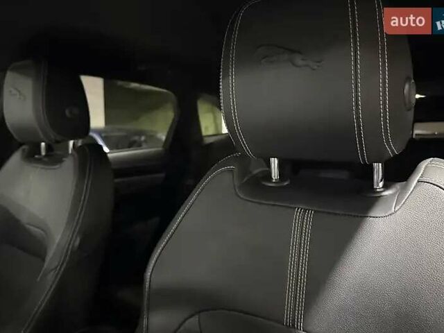 Черный Ягуар Ф-Пейс, объемом двигателя 2 л и пробегом 110 тыс. км за 38000 $, фото 32 на Automoto.ua