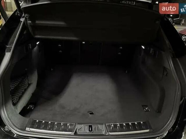 Черный Ягуар Ф-Пейс, объемом двигателя 2 л и пробегом 110 тыс. км за 38000 $, фото 5 на Automoto.ua