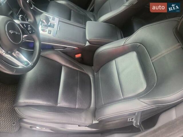 Чорний Ягуар Ф-Пейс, об'ємом двигуна 2 л та пробігом 111 тис. км за 38900 $, фото 21 на Automoto.ua