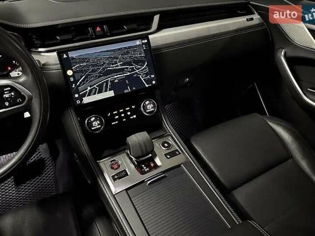 Черный Ягуар Ф-Пейс, объемом двигателя 2 л и пробегом 110 тыс. км за 38000 $, фото 11 на Automoto.ua