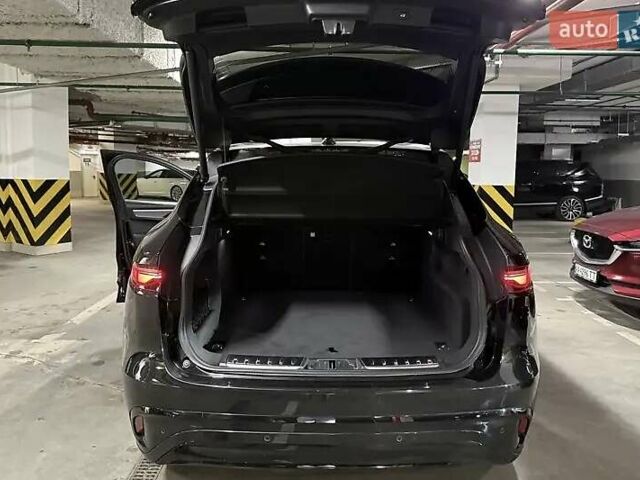 Черный Ягуар Ф-Пейс, объемом двигателя 2 л и пробегом 110 тыс. км за 38000 $, фото 4 на Automoto.ua