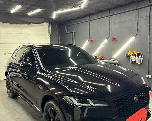 Черный Ягуар Ф-Пейс, объемом двигателя 2 л и пробегом 110 тыс. км за 38000 $, фото 34 на Automoto.ua