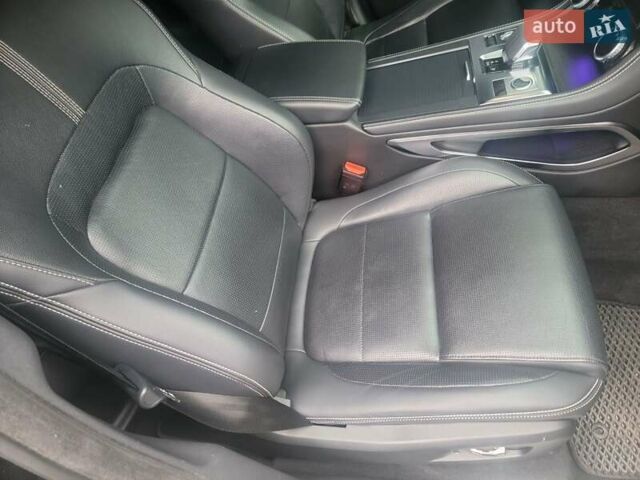 Чорний Ягуар Ф-Пейс, об'ємом двигуна 2 л та пробігом 111 тис. км за 38900 $, фото 20 на Automoto.ua