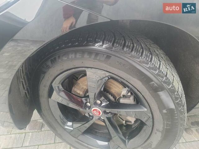 Чорний Ягуар Ф-Пейс, об'ємом двигуна 2 л та пробігом 111 тис. км за 38900 $, фото 15 на Automoto.ua