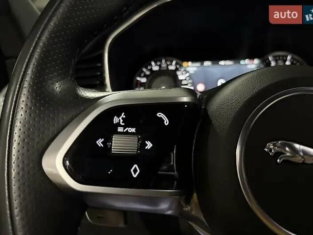 Черный Ягуар Ф-Пейс, объемом двигателя 2 л и пробегом 110 тыс. км за 38000 $, фото 14 на Automoto.ua