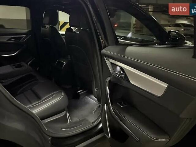 Черный Ягуар Ф-Пейс, объемом двигателя 2 л и пробегом 110 тыс. км за 38000 $, фото 18 на Automoto.ua