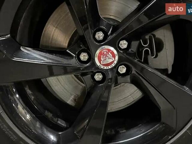 Черный Ягуар Ф-Пейс, объемом двигателя 2 л и пробегом 110 тыс. км за 38000 $, фото 29 на Automoto.ua