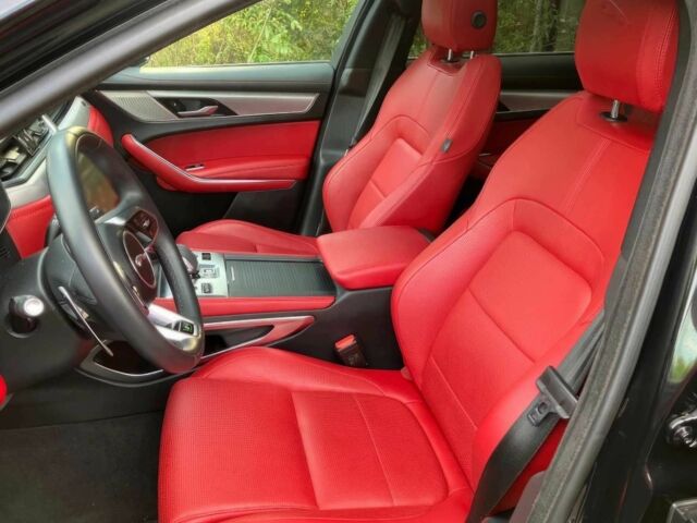 Черный Ягуар Ф-Пейс, объемом двигателя 2 л и пробегом 20 тыс. км за 15200 $, фото 5 на Automoto.ua