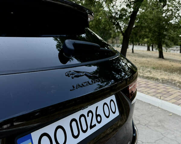 Черный Ягуар Ф-Пейс, объемом двигателя 2 л и пробегом 39 тыс. км за 45500 $, фото 10 на Automoto.ua
