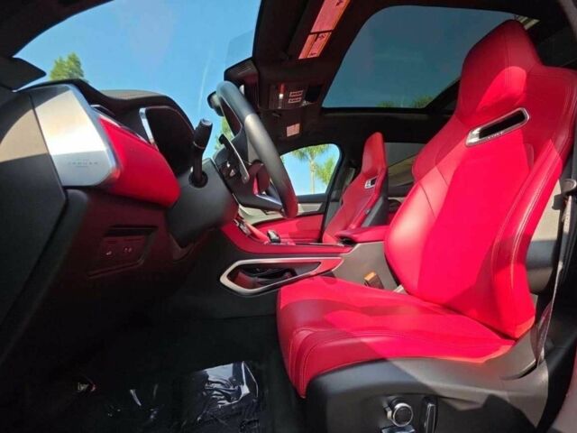 Черный Ягуар Ф-Пейс, объемом двигателя 0 л и пробегом 17 тыс. км за 68000 $, фото 4 на Automoto.ua