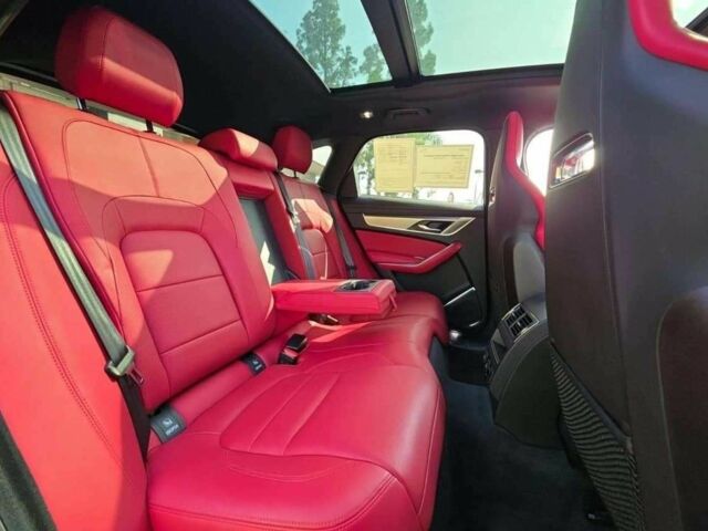 Черный Ягуар Ф-Пейс, объемом двигателя 0 л и пробегом 17 тыс. км за 68000 $, фото 7 на Automoto.ua