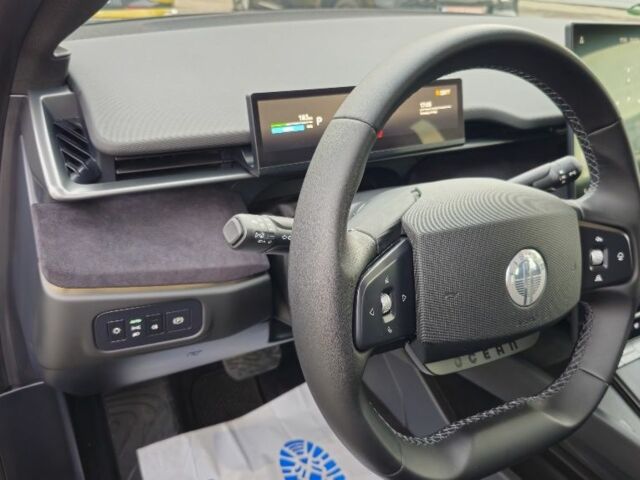 Черный Ягуар Ф-Пейс, объемом двигателя 0 л и пробегом 10 тыс. км за 30000 $, фото 23 на Automoto.ua