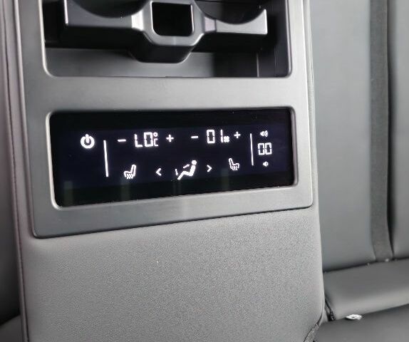 Черный Ягуар Ф-Пейс, объемом двигателя 0 л и пробегом 10 тыс. км за 30000 $, фото 15 на Automoto.ua