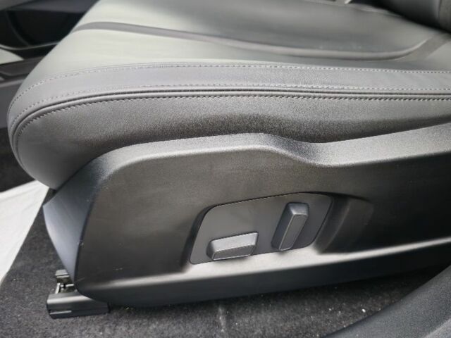 Черный Ягуар Ф-Пейс, объемом двигателя 0 л и пробегом 10 тыс. км за 30000 $, фото 17 на Automoto.ua