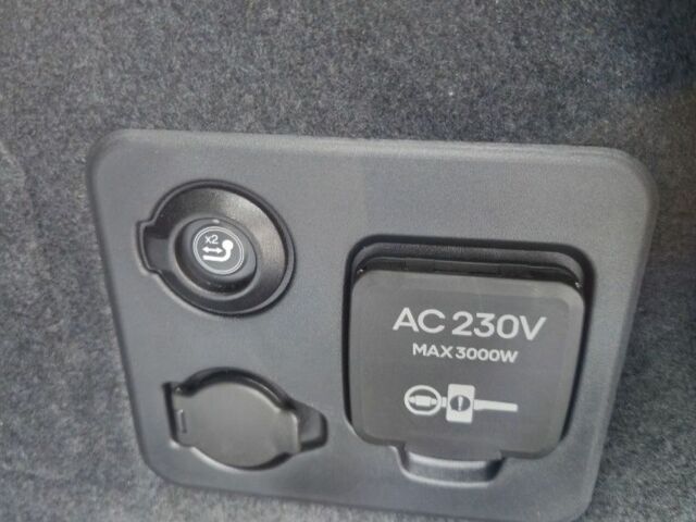 Черный Ягуар Ф-Пейс, объемом двигателя 0 л и пробегом 10 тыс. км за 30000 $, фото 9 на Automoto.ua