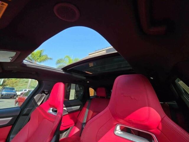 Черный Ягуар Ф-Пейс, объемом двигателя 0 л и пробегом 17 тыс. км за 68000 $, фото 9 на Automoto.ua