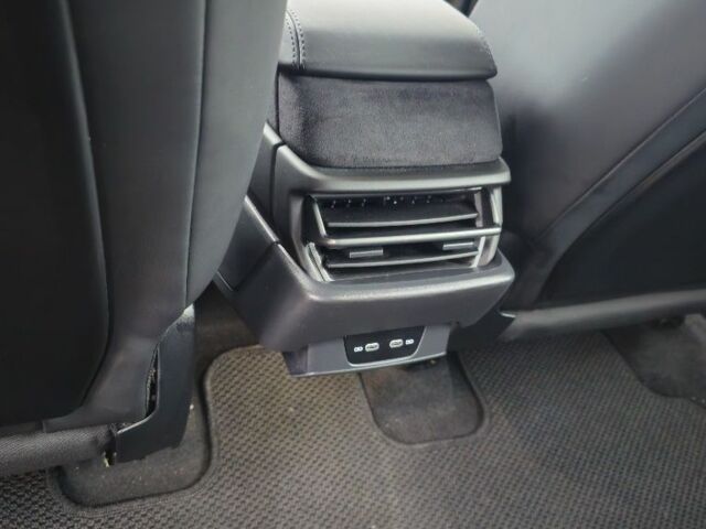 Черный Ягуар Ф-Пейс, объемом двигателя 0 л и пробегом 10 тыс. км за 30000 $, фото 19 на Automoto.ua