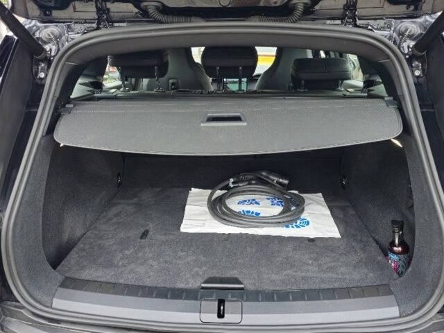 Черный Ягуар Ф-Пейс, объемом двигателя 0 л и пробегом 10 тыс. км за 30000 $, фото 8 на Automoto.ua