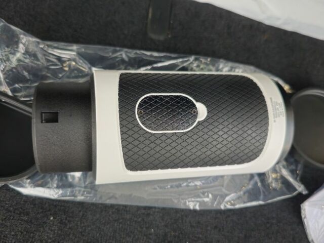 Черный Ягуар Ф-Пейс, объемом двигателя 0 л и пробегом 10 тыс. км за 30000 $, фото 10 на Automoto.ua