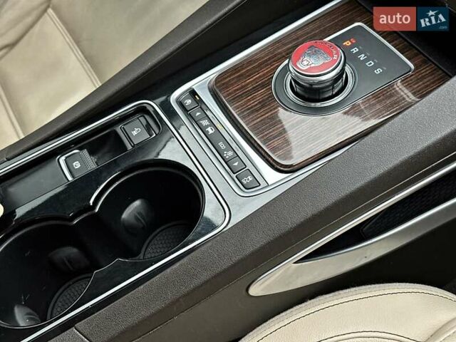 Коричневый Ягуар Ф-Пейс, объемом двигателя 3 л и пробегом 211 тыс. км за 17800 $, фото 45 на Automoto.ua