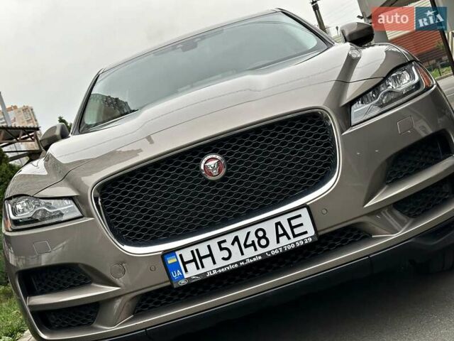 Коричневый Ягуар Ф-Пейс, объемом двигателя 3 л и пробегом 211 тыс. км за 17800 $, фото 8 на Automoto.ua