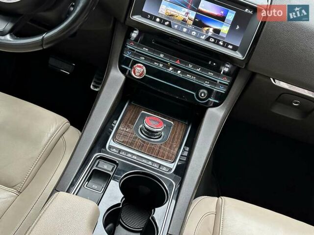 Коричневый Ягуар Ф-Пейс, объемом двигателя 3 л и пробегом 211 тыс. км за 17800 $, фото 48 на Automoto.ua