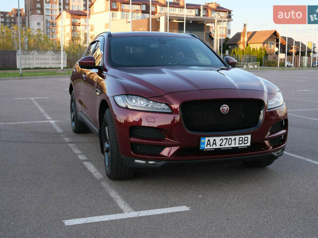 Красный Ягуар Ф-Пейс, объемом двигателя 2 л и пробегом 214 тыс. км за 22500 $, фото 3 на Automoto.ua