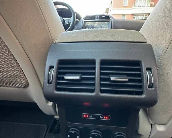 Червоний Ягуар Ф-Пейс, об'ємом двигуна 2 л та пробігом 131 тис. км за 24500 $, фото 16 на Automoto.ua