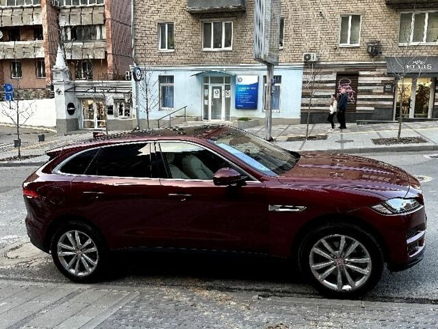 Красный Ягуар Ф-Пейс, объемом двигателя 3 л и пробегом 150 тыс. км за 20567 $, фото 1 на Automoto.ua