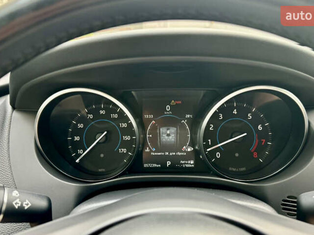 Красный Ягуар Ф-Пейс, объемом двигателя 3 л и пробегом 65 тыс. км за 20000 $, фото 22 на Automoto.ua