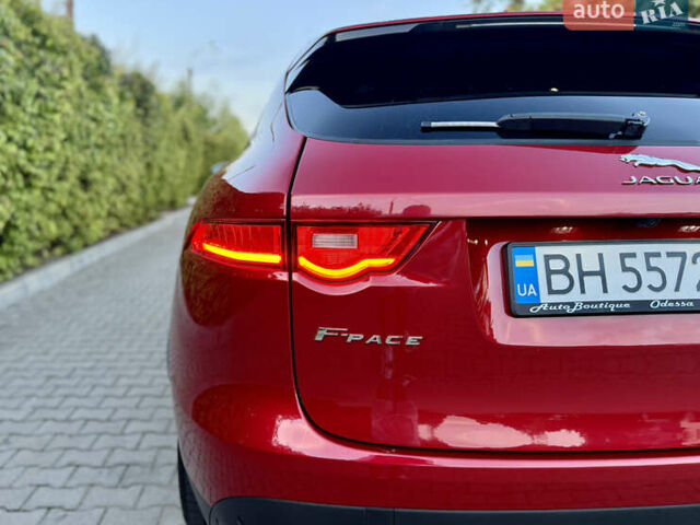Красный Ягуар Ф-Пейс, объемом двигателя 3 л и пробегом 65 тыс. км за 20000 $, фото 5 на Automoto.ua