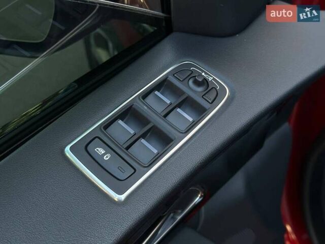 Красный Ягуар Ф-Пейс, объемом двигателя 3 л и пробегом 90 тыс. км за 19999 $, фото 24 на Automoto.ua